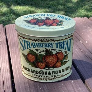 Richardson & Robbins “Strawberry Treat” Advertising Tin Can, Dover DE